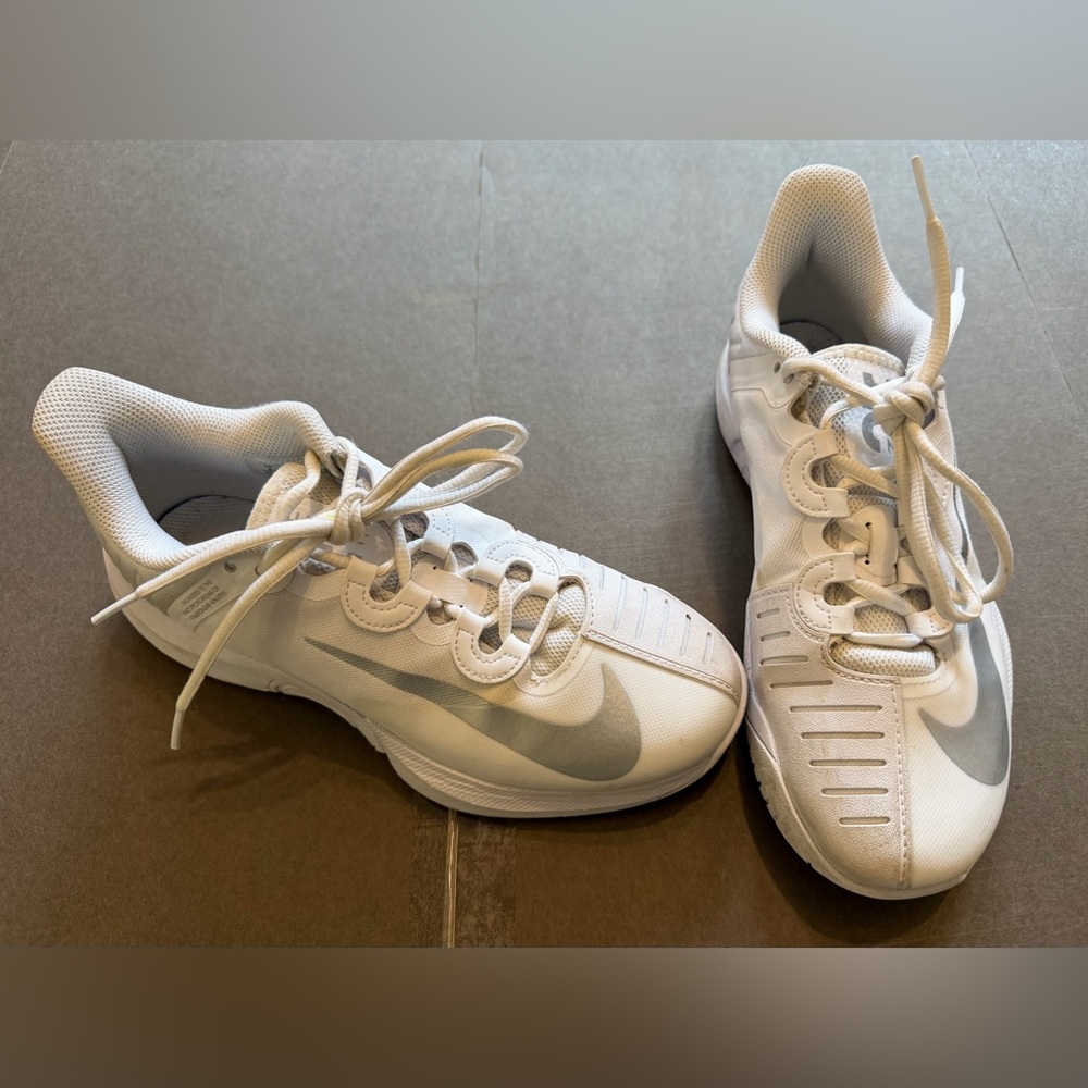 Nike white Air Zoom tennis Pickleball sneakers Sz 8